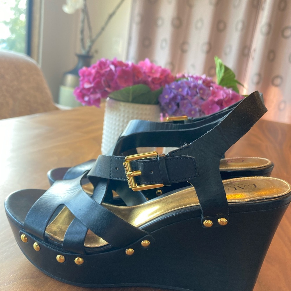 Black platform sandals. Size 8 - Picture 2 of 4